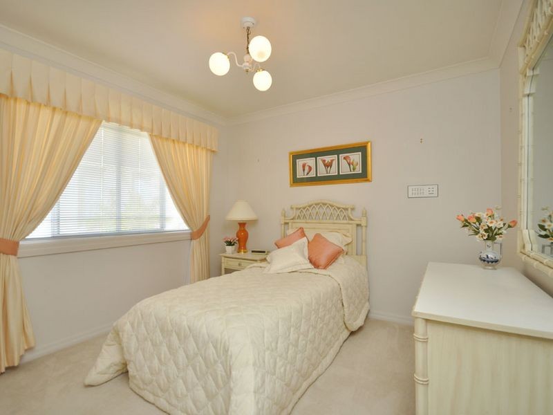 11 Pinehurst Place, Carindale QLD 4152