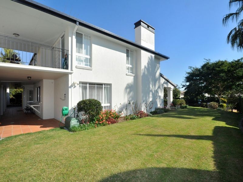 11 Pinehurst Place, Carindale QLD 4152