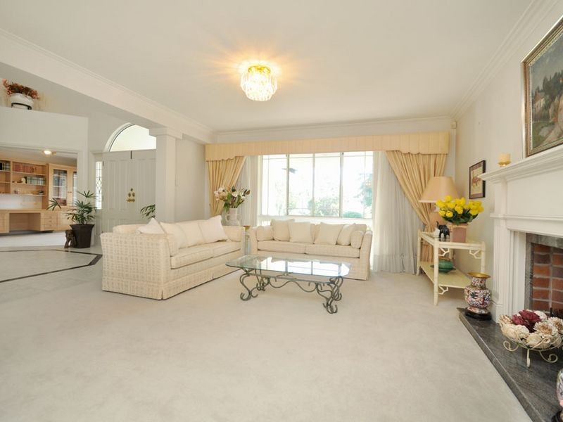 11 Pinehurst Place, Carindale QLD 4152