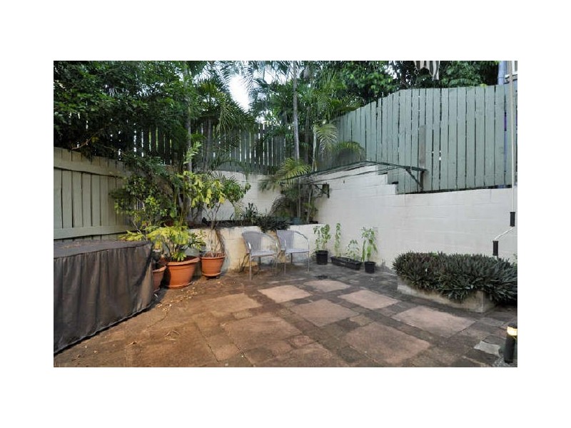 1/279 Wynnum Road, Norman Park QLD 4170
