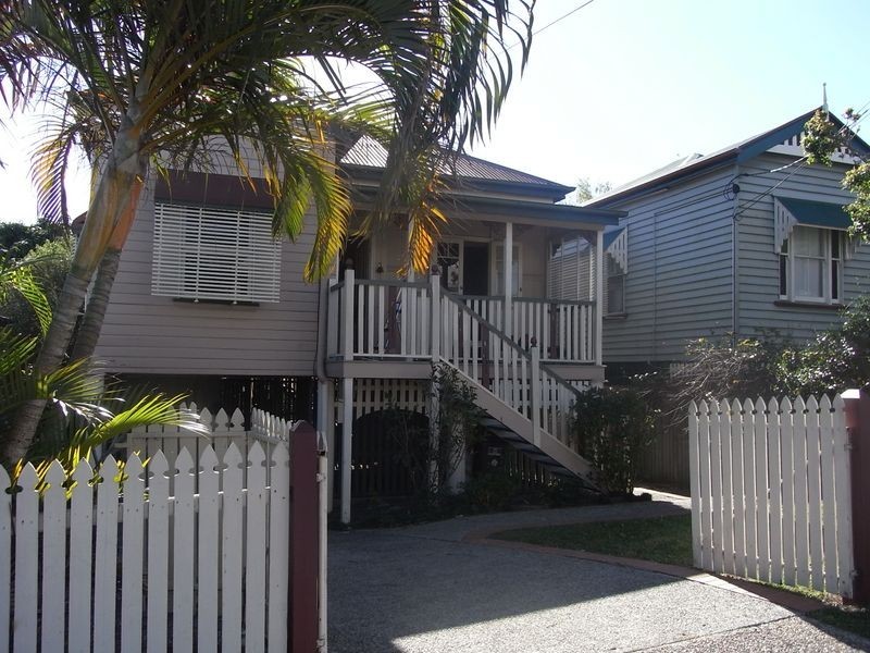13A Thomas Street, Greenslopes QLD 4120