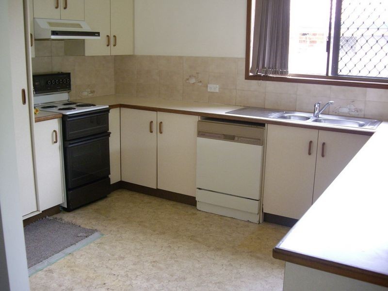 121 Meadowlands Road, Carindale QLD 4152