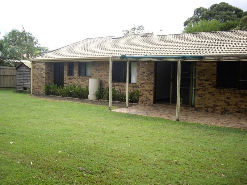 121 Meadowlands Road, Carindale QLD 4152