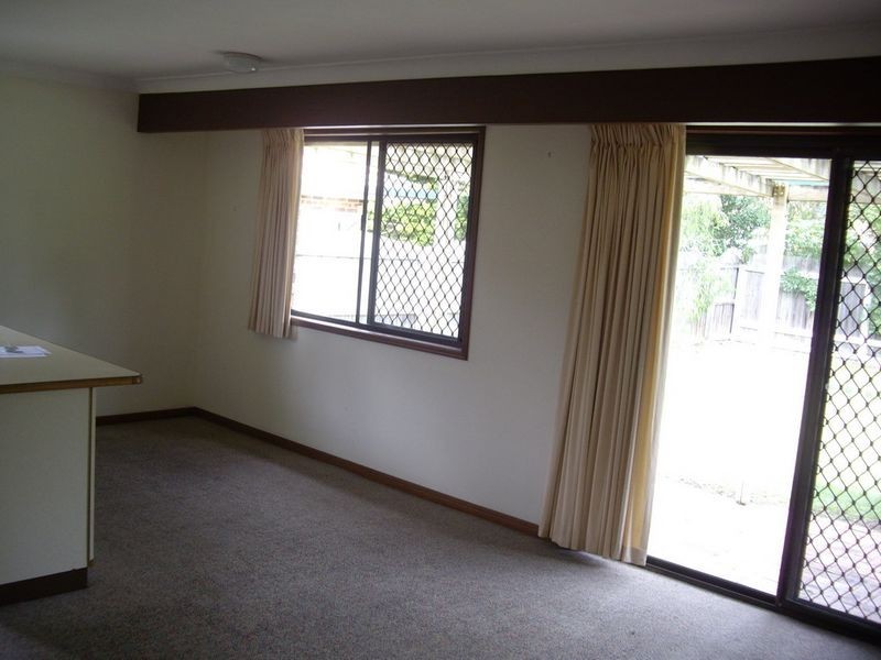 121 Meadowlands Road, Carindale QLD 4152