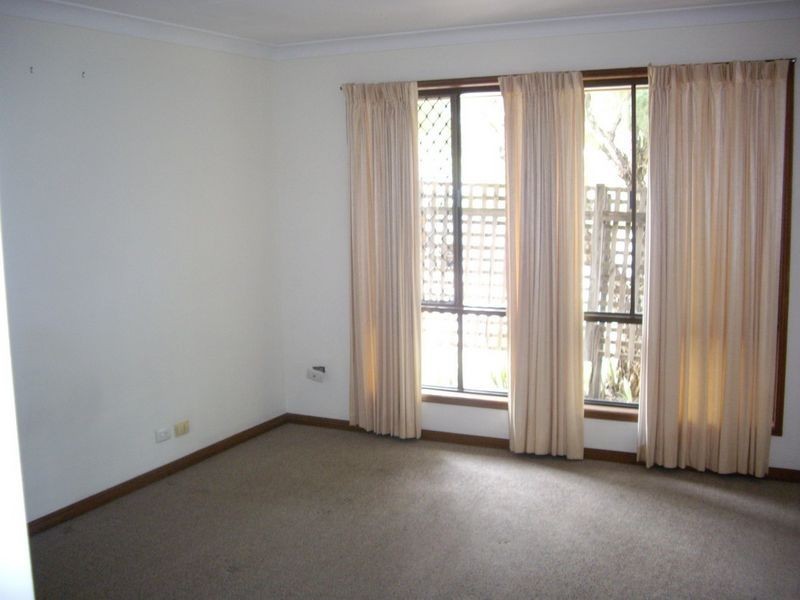 121 Meadowlands Road, Carindale QLD 4152