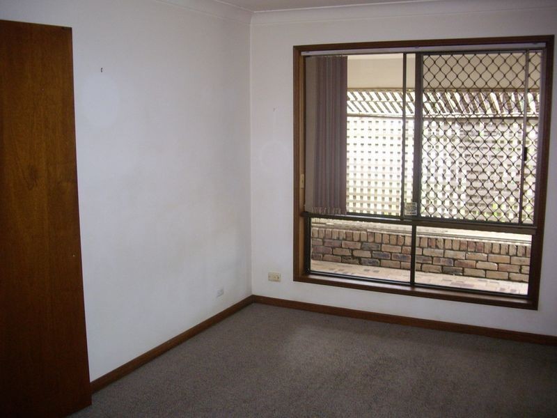 121 Meadowlands Road, Carindale QLD 4152