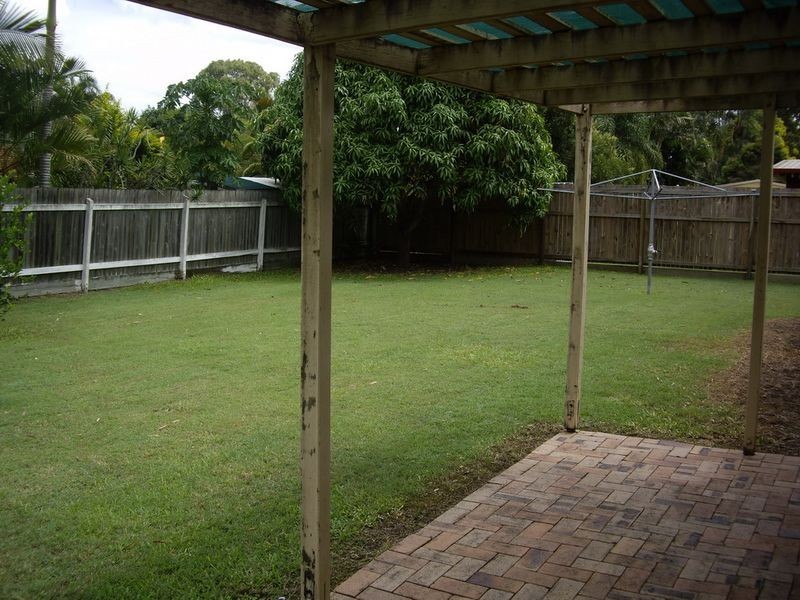 121 Meadowlands Road, Carindale QLD 4152