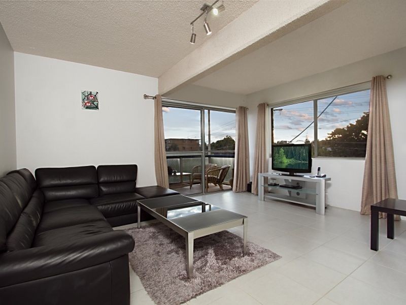 1/23 Robinson Street, Coorparoo QLD 4151