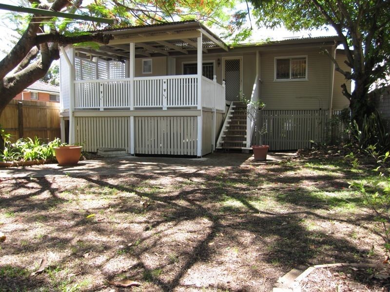 31 Gladstone Street, Coorparoo QLD 4151