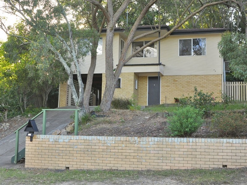 25 Dobbs Street, Holland Park West QLD 4121