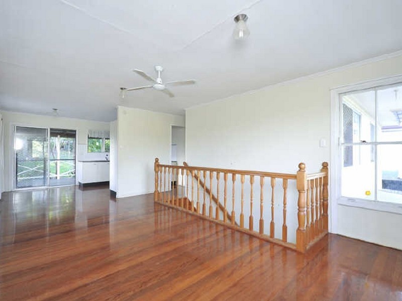 25 Dobbs Street, Holland Park West QLD 4121
