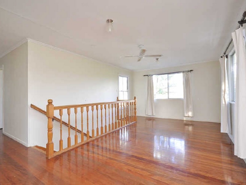 25 Dobbs Street, Holland Park West QLD 4121