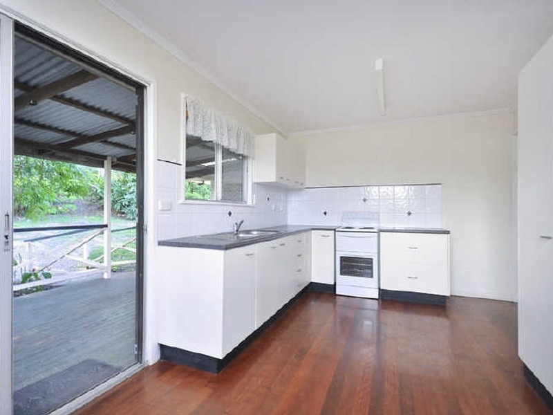 25 Dobbs Street, Holland Park West QLD 4121