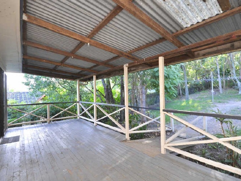 25 Dobbs Street, Holland Park West QLD 4121