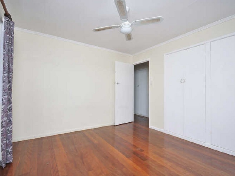 25 Dobbs Street, Holland Park West QLD 4121