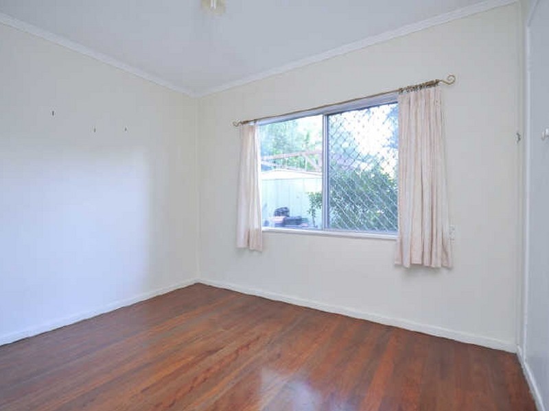 25 Dobbs Street, Holland Park West QLD 4121