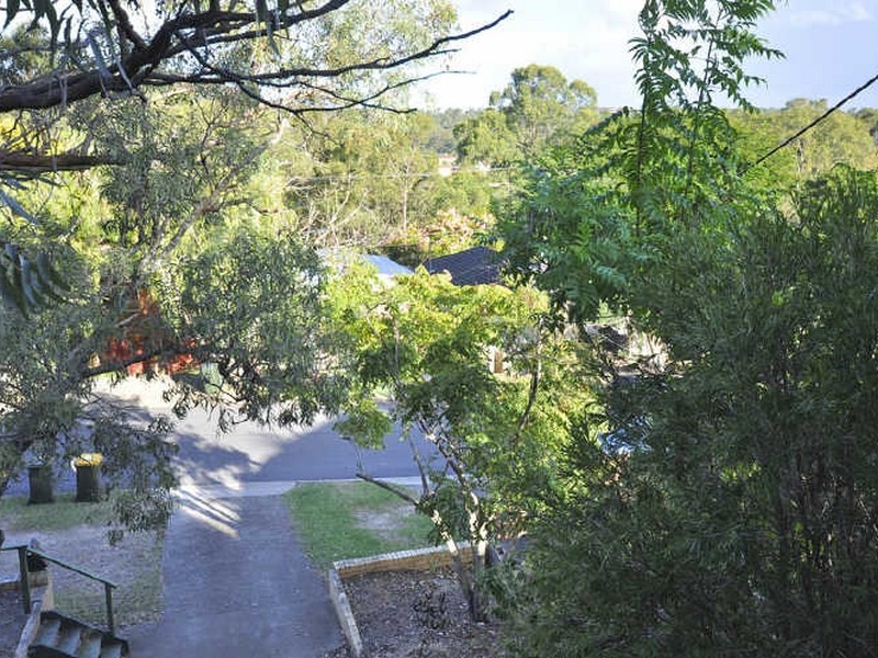 25 Dobbs Street, Holland Park West QLD 4121