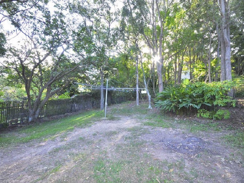 25 Dobbs Street, Holland Park West QLD 4121