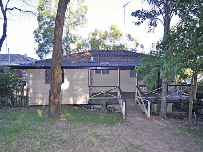 25 Dobbs Street, Holland Park West QLD 4121