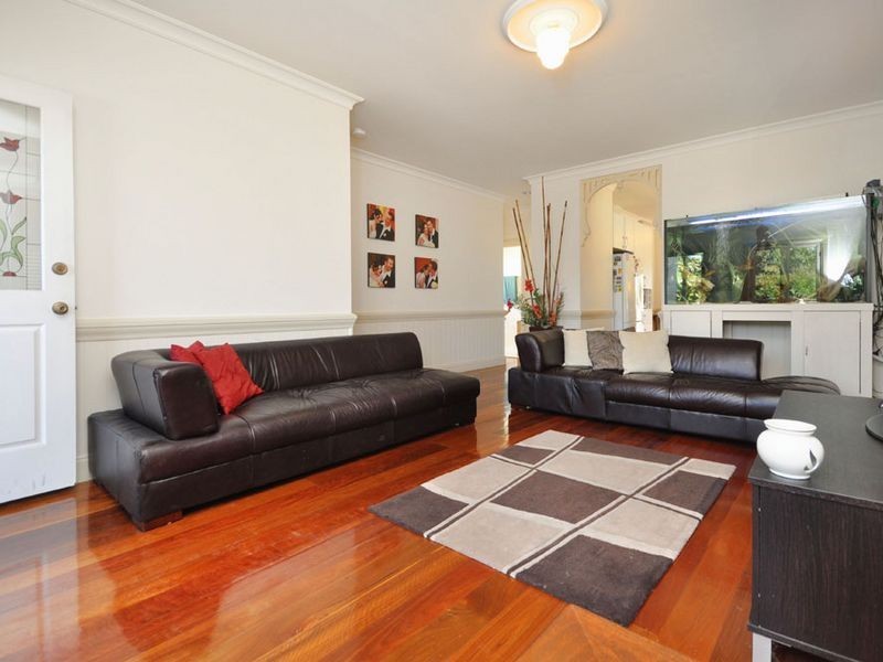 64 Brentnall Street, Norman Park QLD 4170