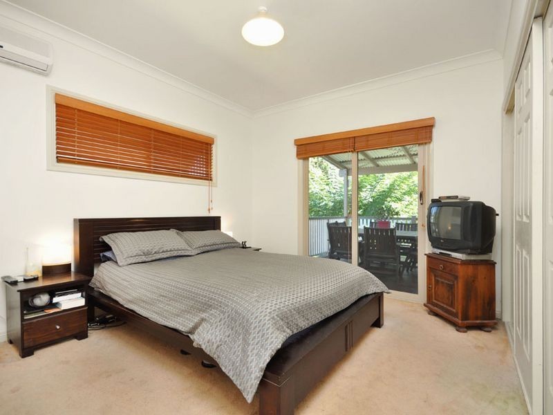64 Brentnall Street, Norman Park QLD 4170