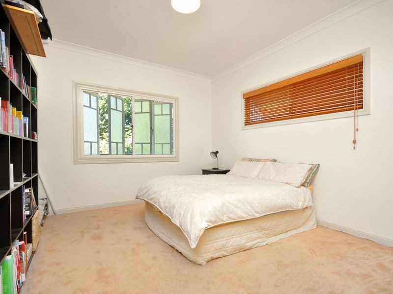 64 Brentnall Street, Norman Park QLD 4170