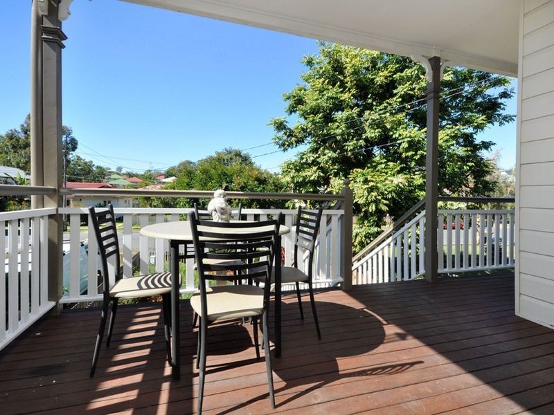 64 Brentnall Street, Norman Park QLD 4170