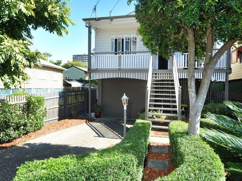 64 Brentnall Street, Norman Park QLD 4170