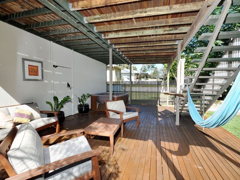 64 Brentnall Street, Norman Park QLD 4170