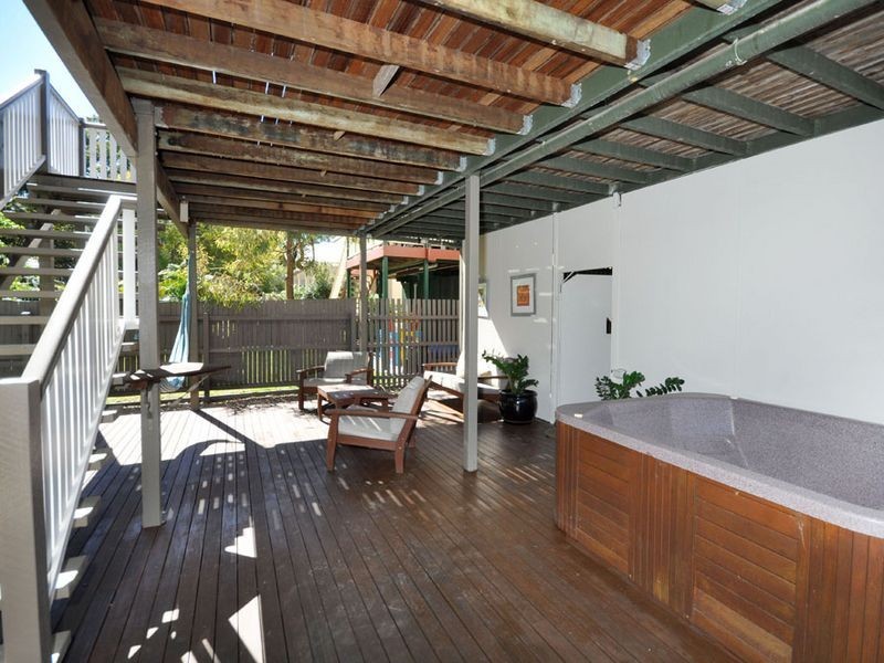 64 Brentnall Street, Norman Park QLD 4170