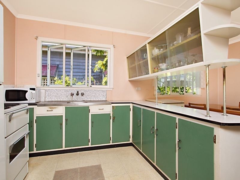 54 Dickens Street, Norman Park QLD 4170