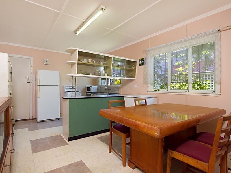 54 Dickens Street, Norman Park QLD 4170