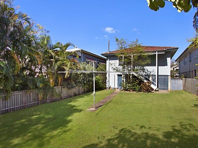 54 Dickens Street, Norman Park QLD 4170