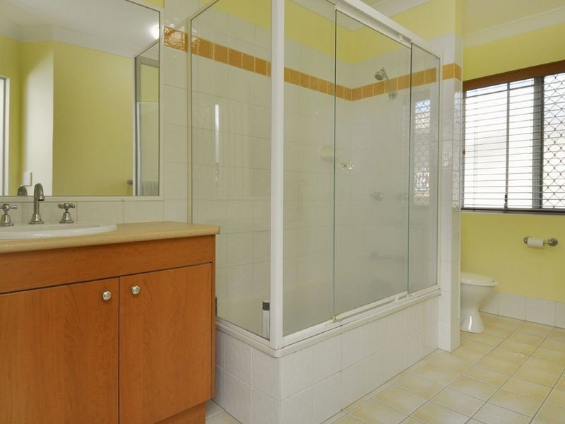 2/42 Nicklin Street, Coorparoo QLD 4151