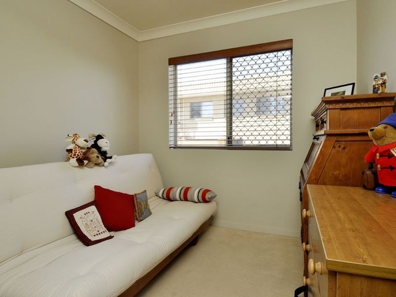 2/42 Nicklin Street, Coorparoo QLD 4151