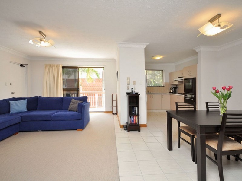 2/12 Durham Street, Coorparoo QLD 4151