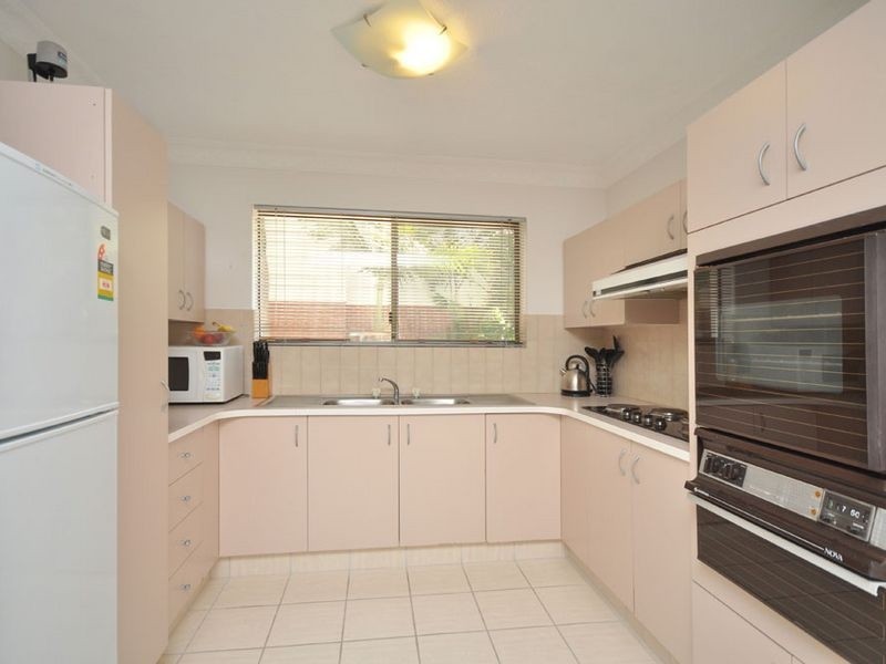 2/12 Durham Street, Coorparoo QLD 4151