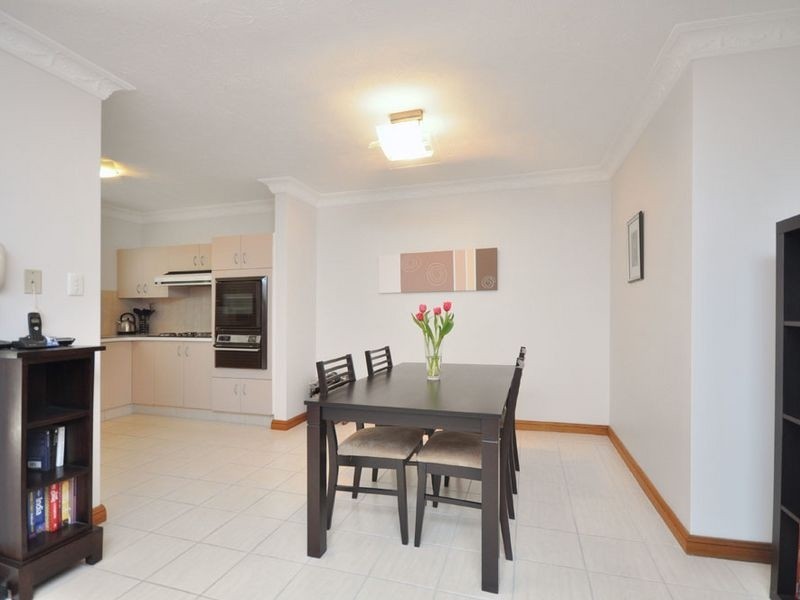 2/12 Durham Street, Coorparoo QLD 4151