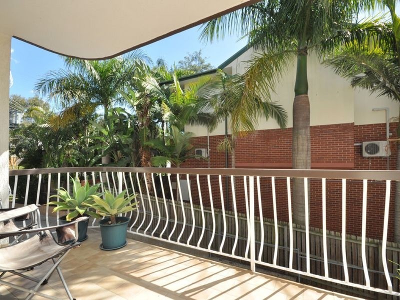 2/12 Durham Street, Coorparoo QLD 4151