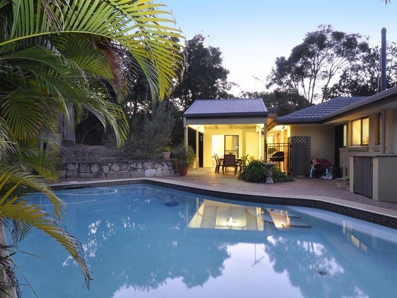 131 Sapphire Street, Holland Park QLD 4121