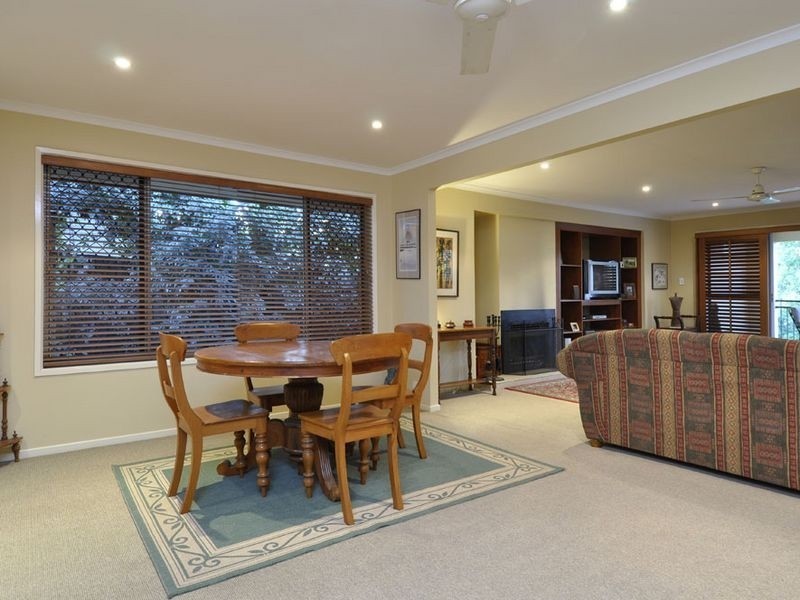 131 Sapphire Street, Holland Park QLD 4121