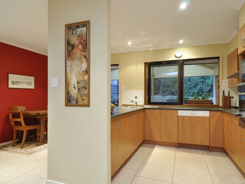 131 Sapphire Street, Holland Park QLD 4121