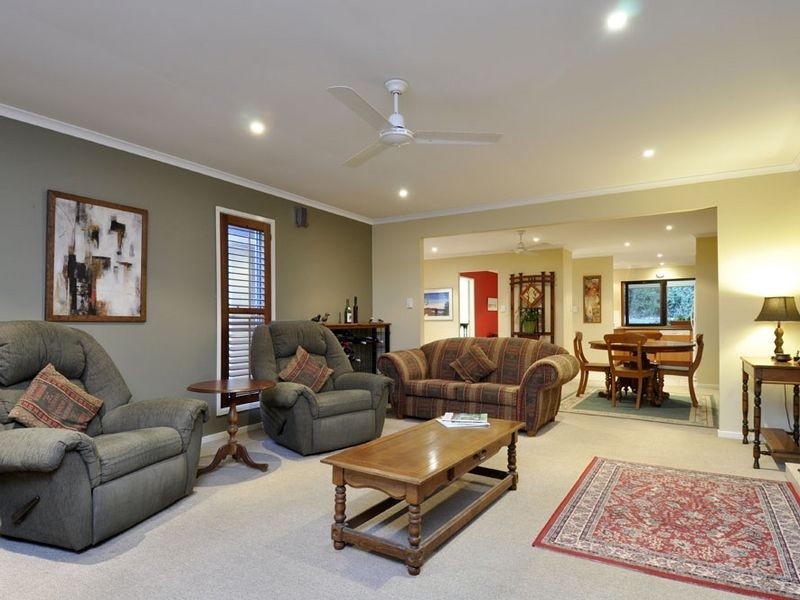 131 Sapphire Street, Holland Park QLD 4121