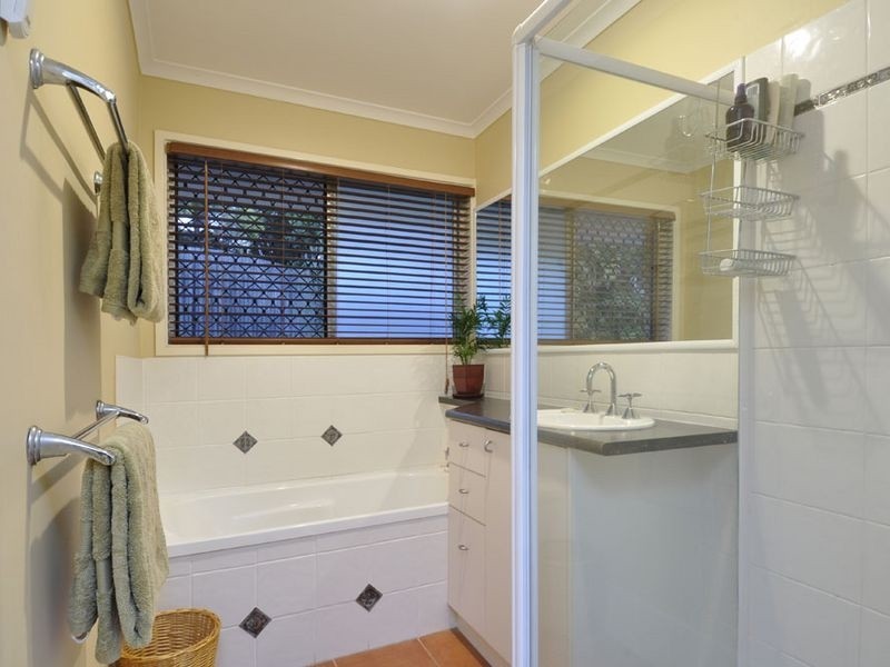 131 Sapphire Street, Holland Park QLD 4121