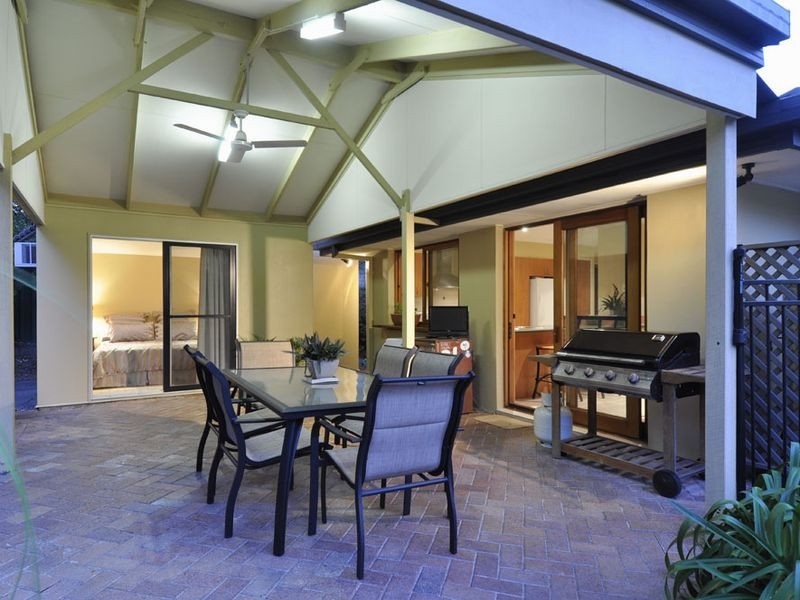 131 Sapphire Street, Holland Park QLD 4121