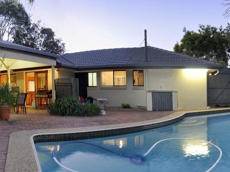 131 Sapphire Street, Holland Park QLD 4121