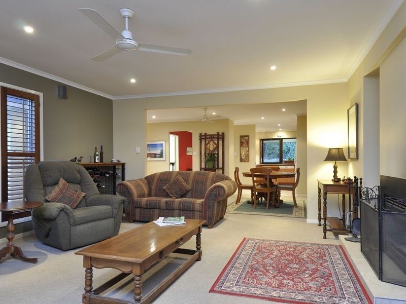 131 Sapphire Street, Holland Park QLD 4121