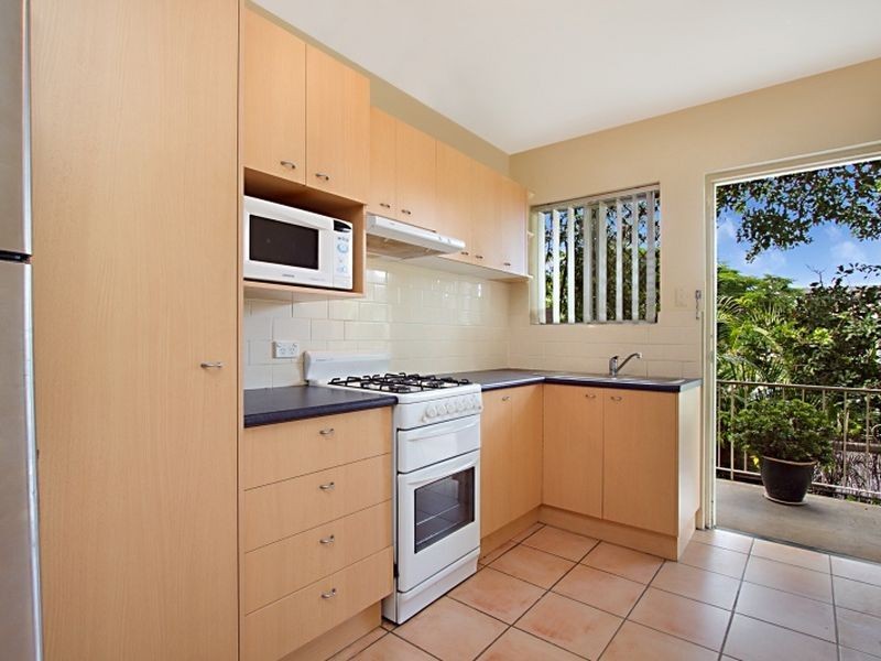 2/28 Kitchener Street, Coorparoo QLD 4151