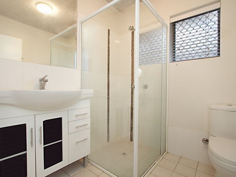 1/23 Robinson Street, Coorparoo QLD 4151