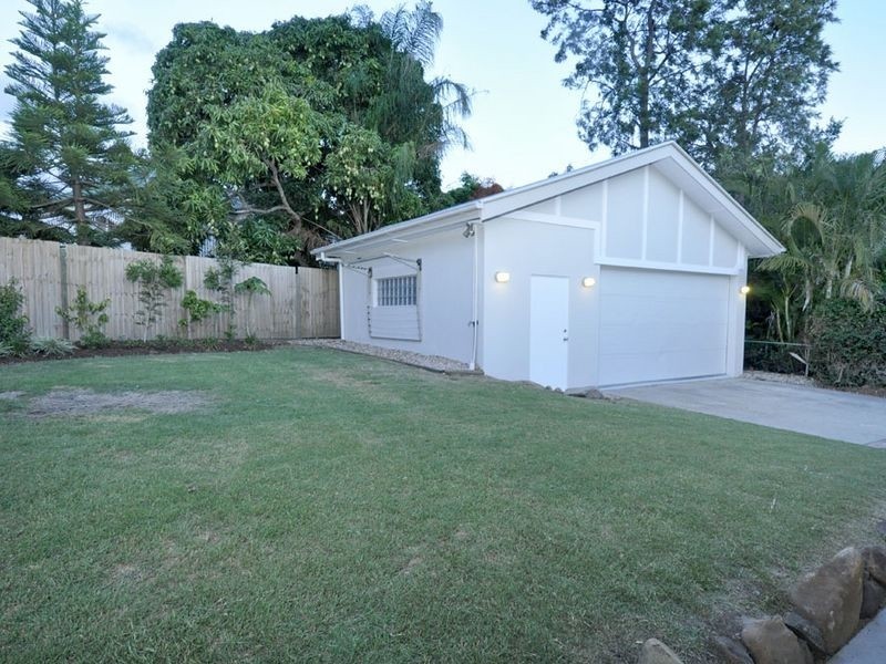 16 Dundee Street, Holland Park QLD 4121